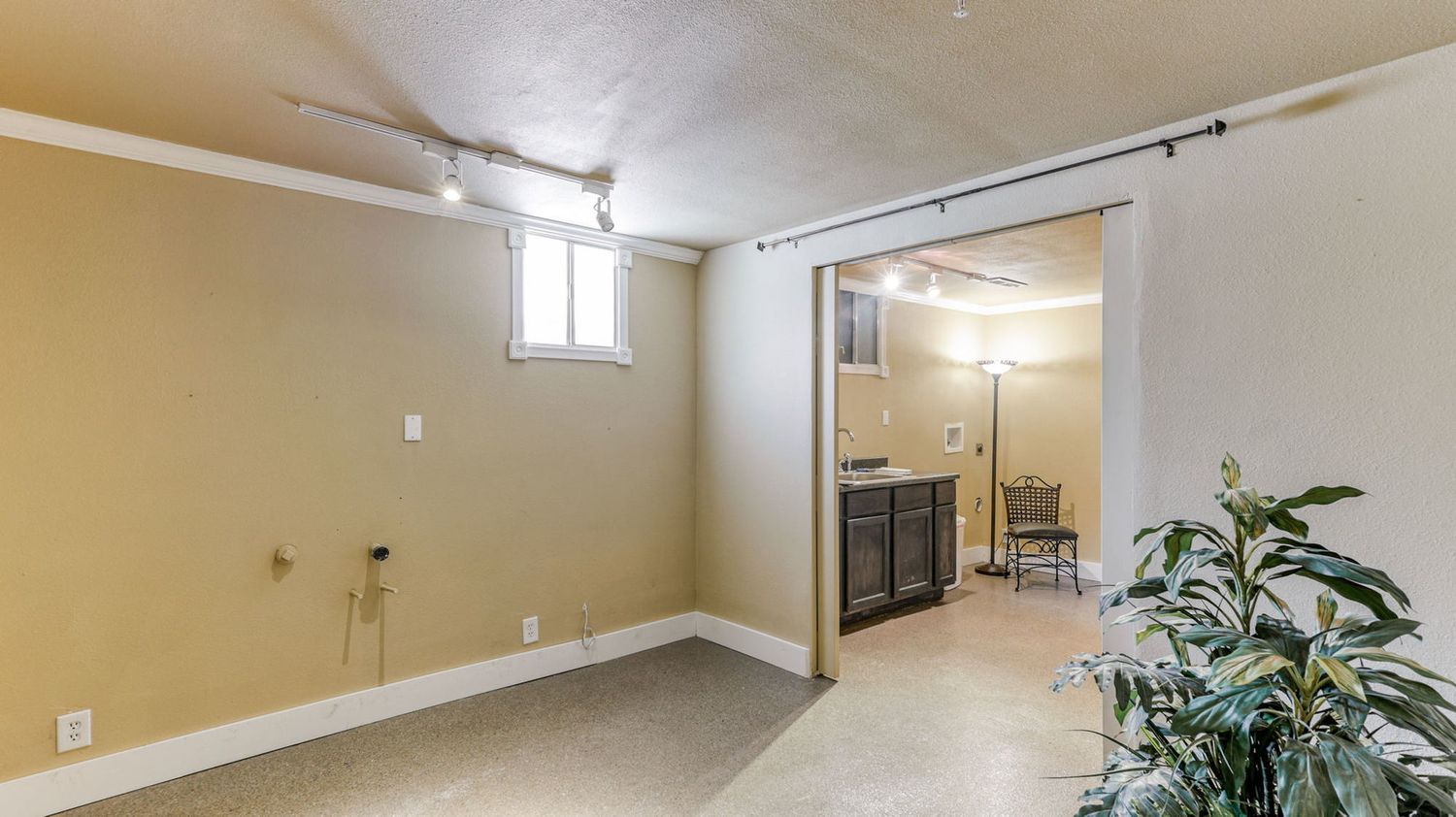 Standalone Commercial Cottage: 2437 Old Eureka Way, Redding, CA 96001
